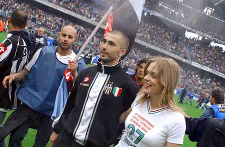 第五人格新晋一姐，初登赛场便已奠定统治地位，新时装在路上了！