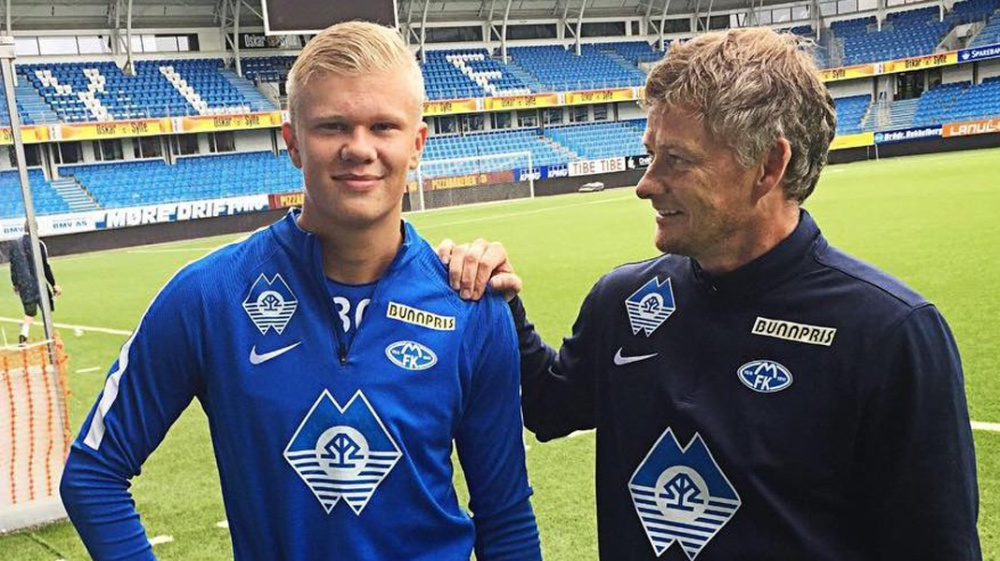 久哲战队战至巅峰夺冠，周柯宇FMVP，花海收获遗憾，瓶子热搜第一