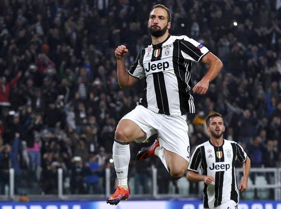 [德甲]为新征程干杯！拜仁慕尼黑拍摄传统写真