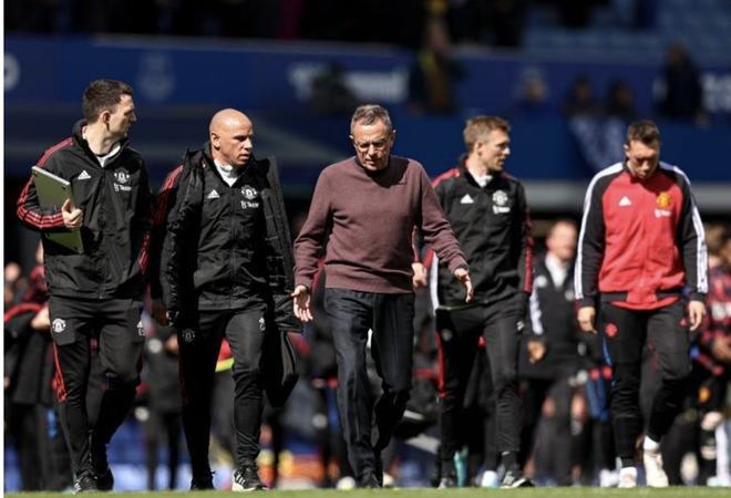 杰曼半场分球中路 周琦扛着胡金秋上篮