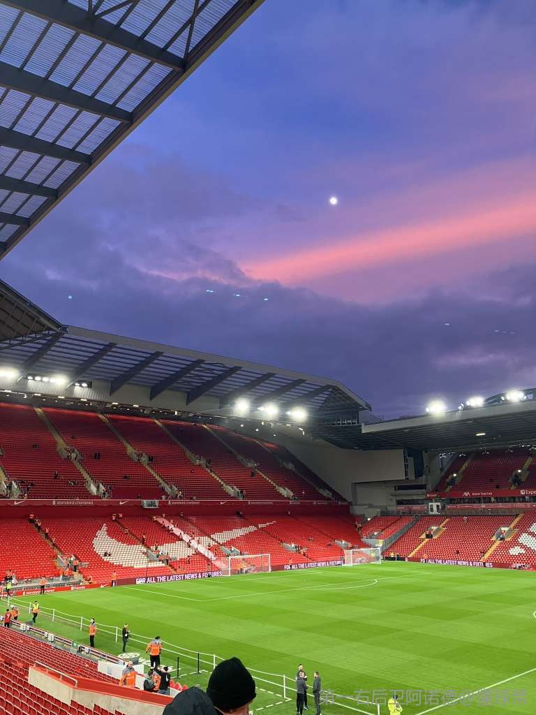 曝梅西愿意降薪70%回归巴萨!把队徽文在了腿上